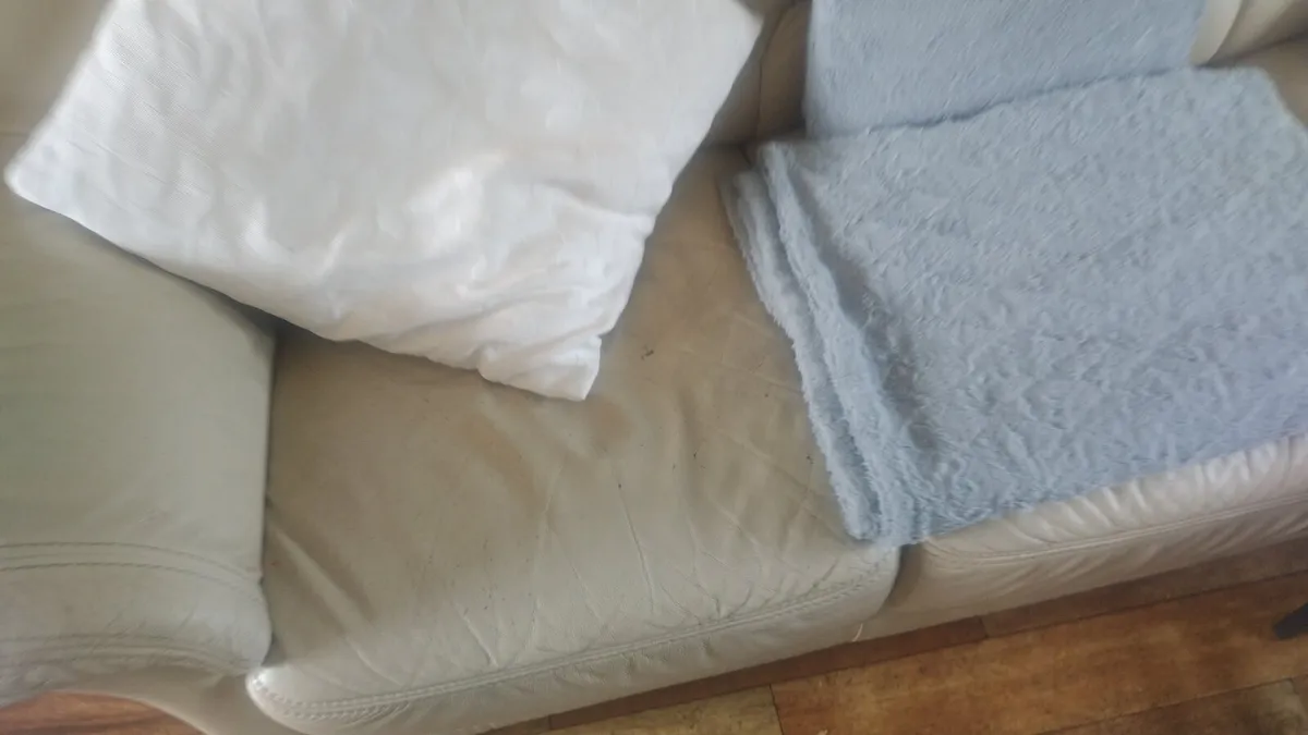 Leather sofa - Image 4