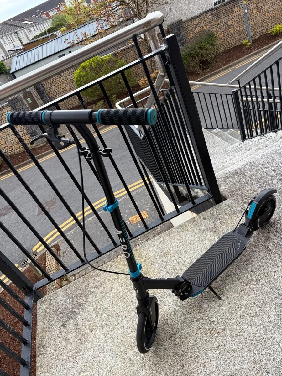 Aero A230 Folding Scooter