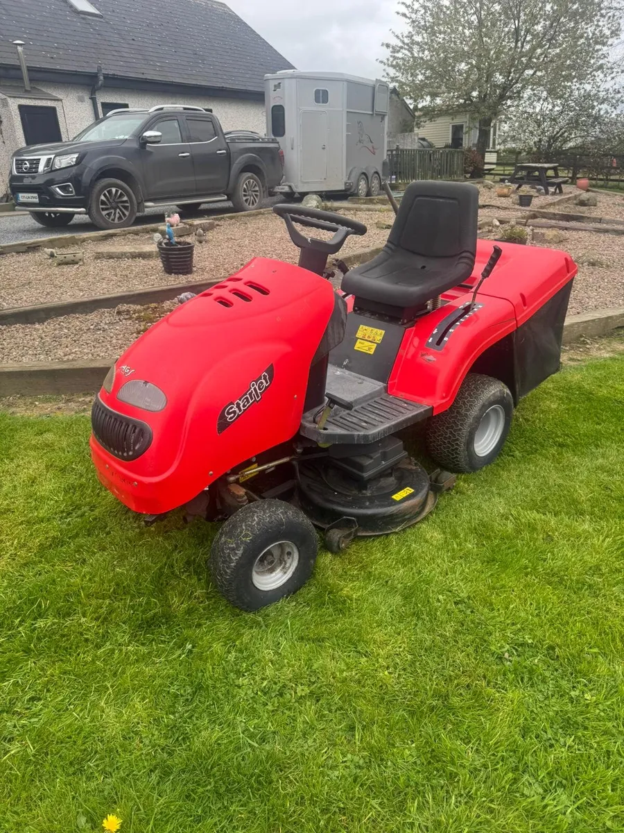 Twin cut tractor lawnmower - Image 1