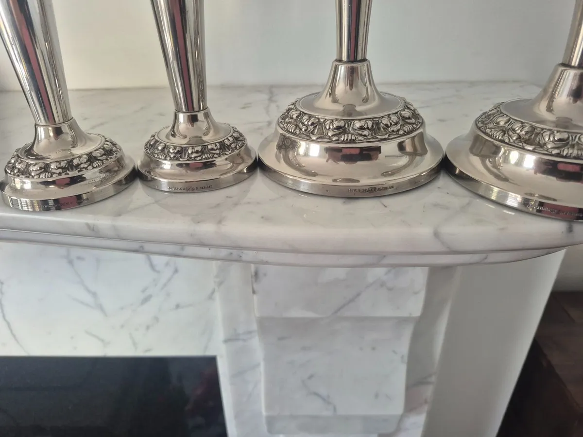 2 vintage candlesticks and 2 vintage vases - Image 2