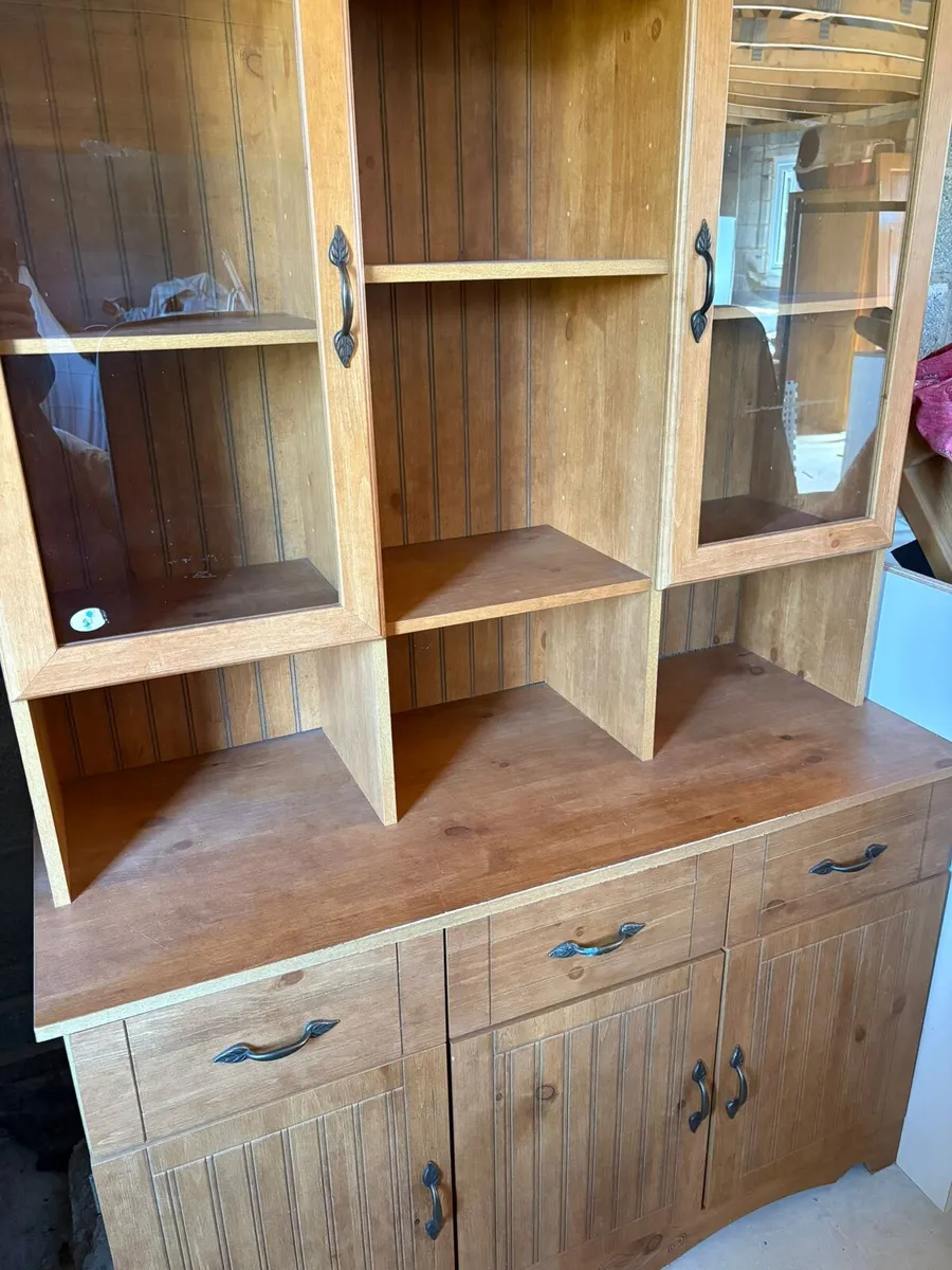 Lovley unit with glass doors 80 euro