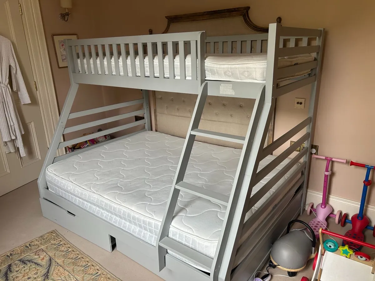 Triple sleeper bunk beds - Image 1