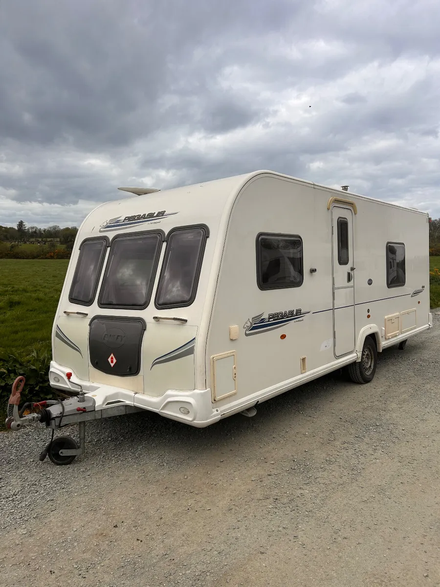 Bailey Pegasus fixed bed end washroom😍 - Image 1