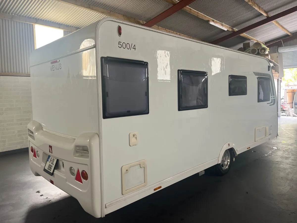 6 ft wideLunar venas caravan - Image 1