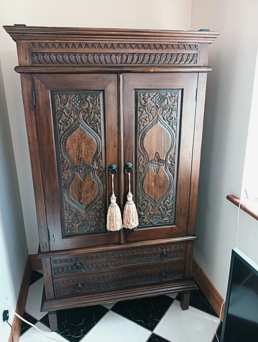 Indonesian cabinet hand carved. Please read attach - Image 1