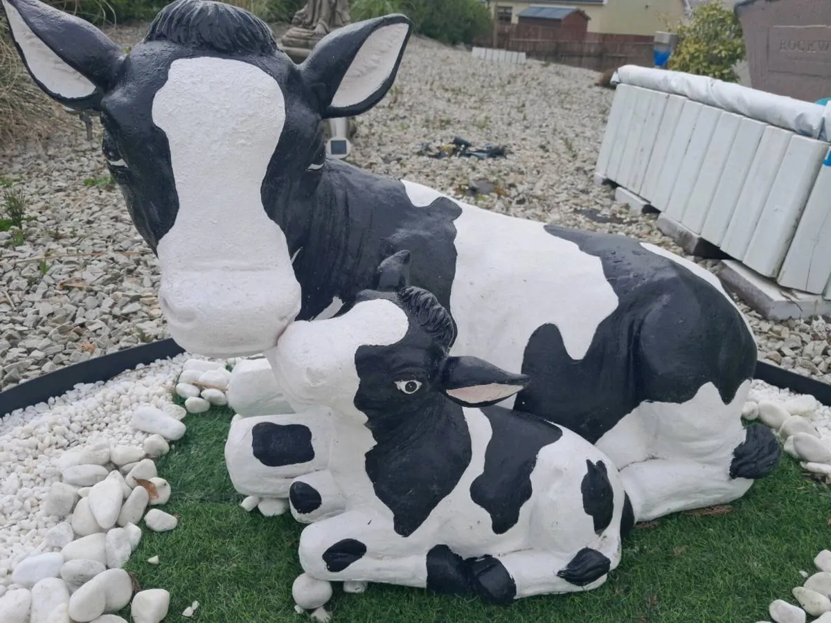 Large Cow with baby calf - Image 2