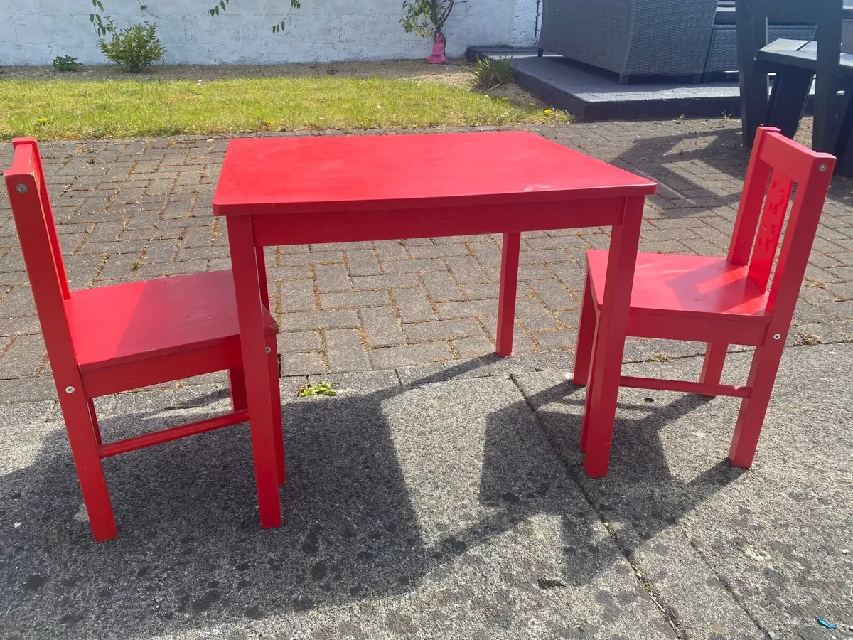 Kids table and chair set - Image 2