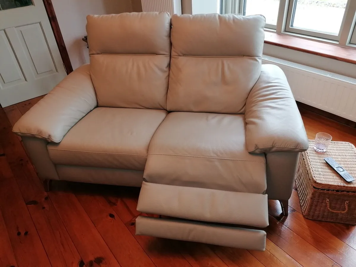 2 seater leather sofa - Image 4