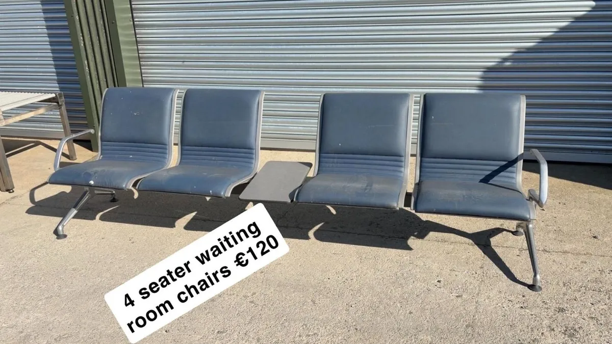 4 waiting seats - Image 1