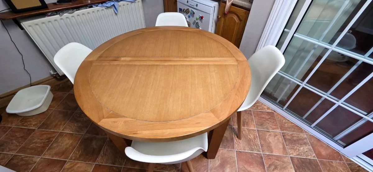 Extendable Kitchen Table and 4 chairs - Image 2