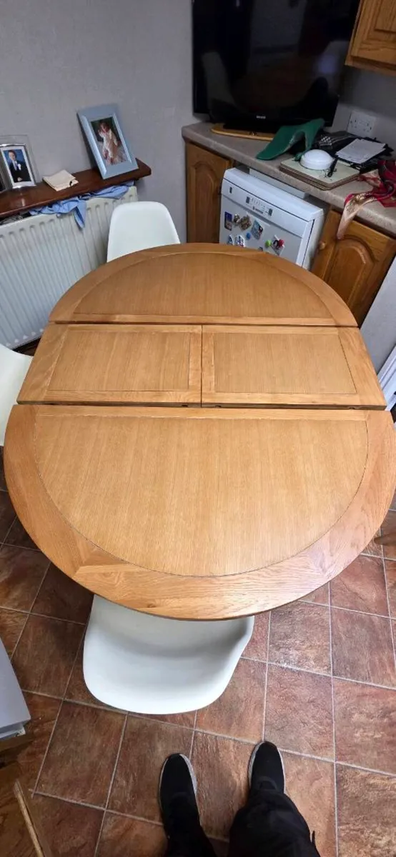 Extendable Kitchen Table and 4 chairs - Image 3