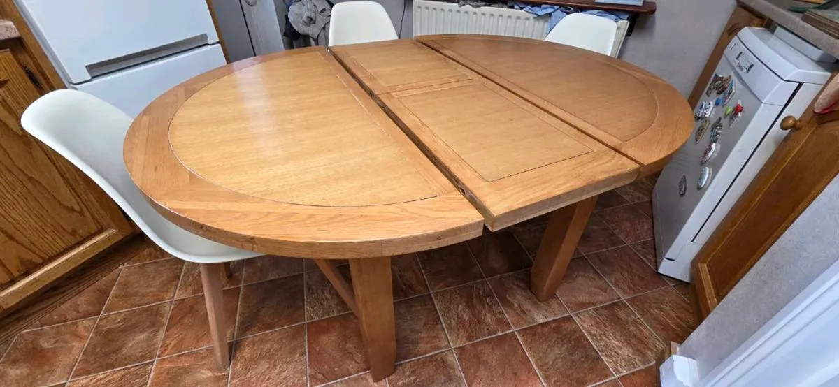 Extendable Kitchen Table and 4 chairs - Image 4