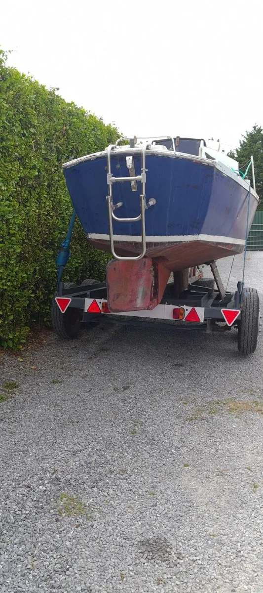 Cabin boat and trailer - Image 2