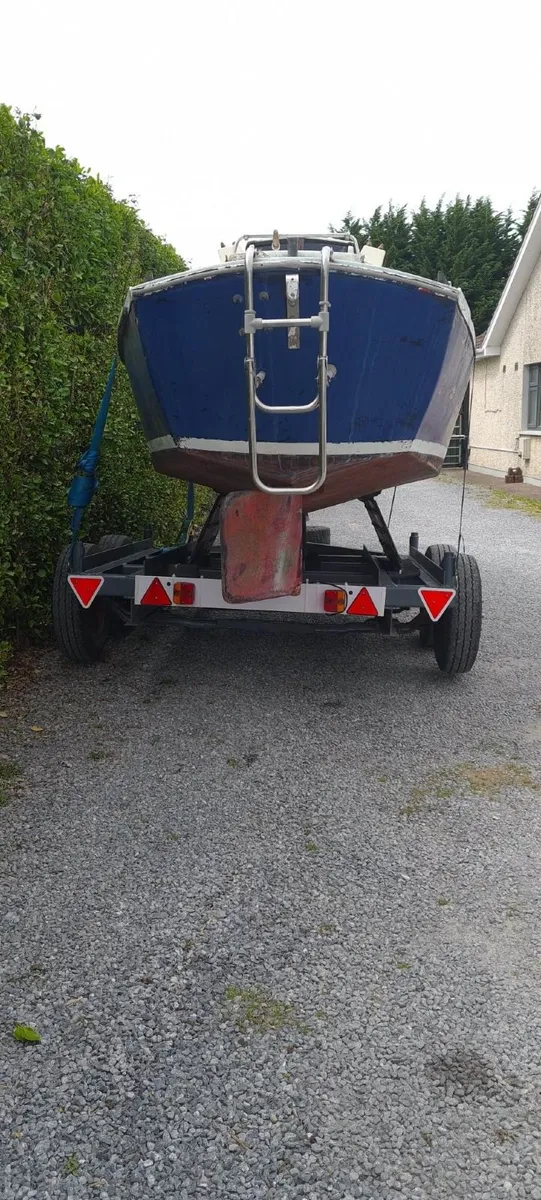 Cabin boat and trailer - Image 1