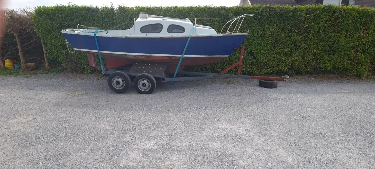 Cabin boat and trailer - Image 3