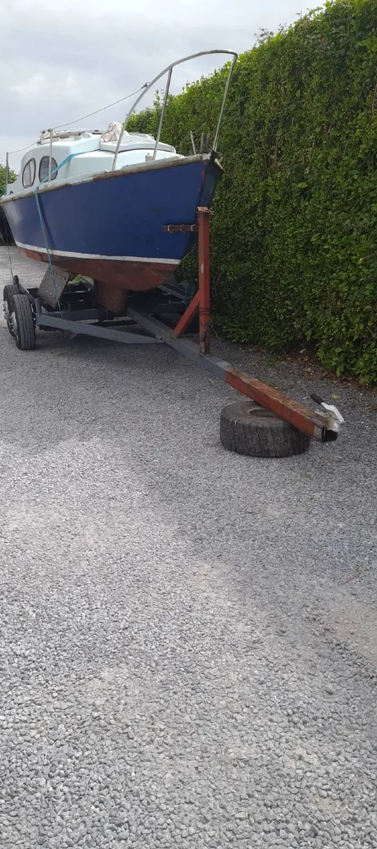 Cabin boat and trailer - Image 4