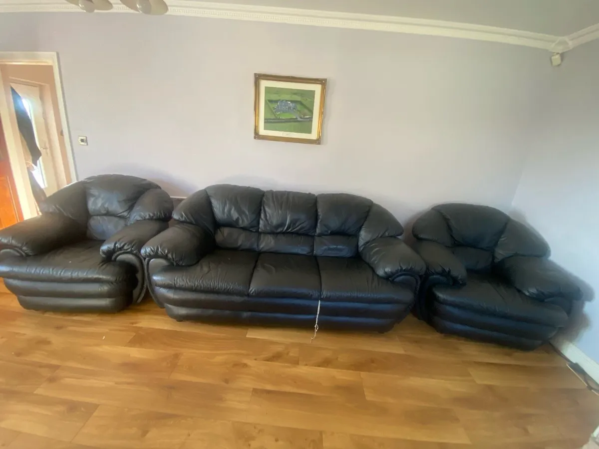 Leather suite - Image 1
