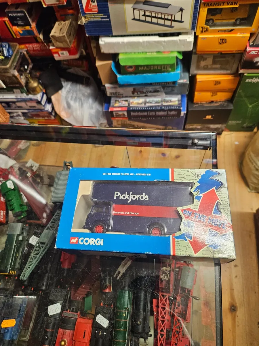 Corgi Bedford Pickfords Truck - Image 1