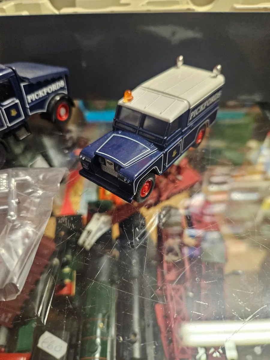 Corgi Pickfords Scammel and Landrover - Image 2