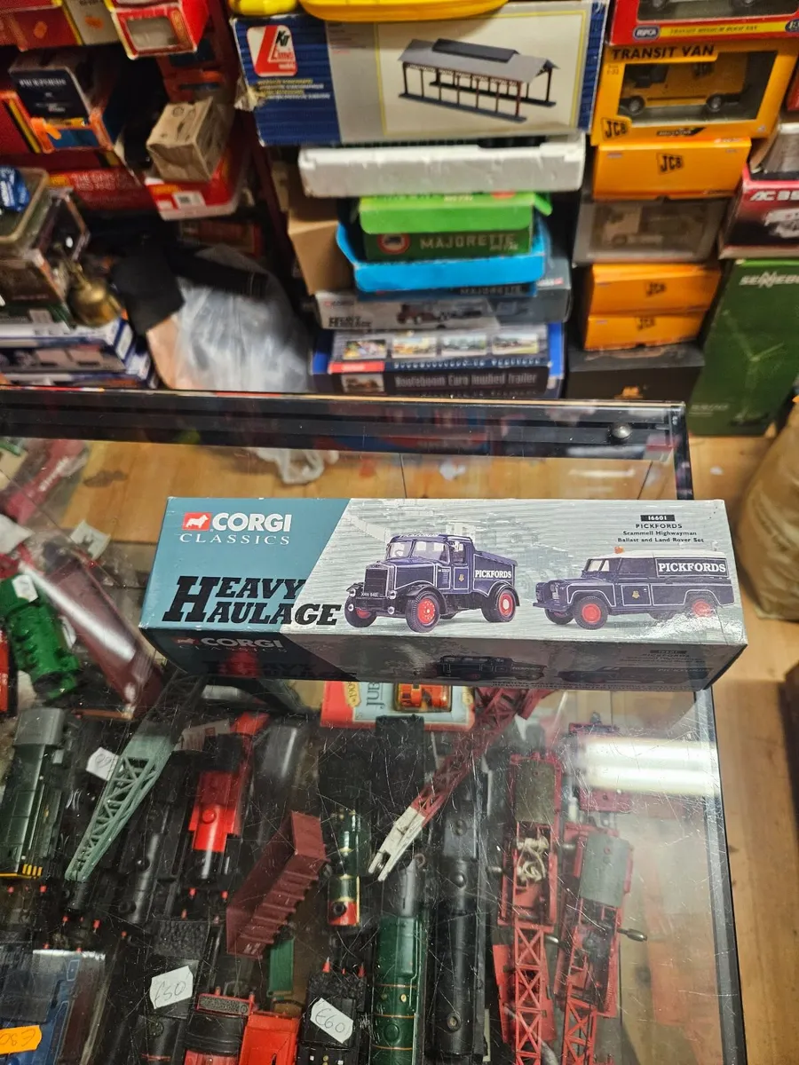 Corgi Pickfords Scammel and Landrover - Image 3