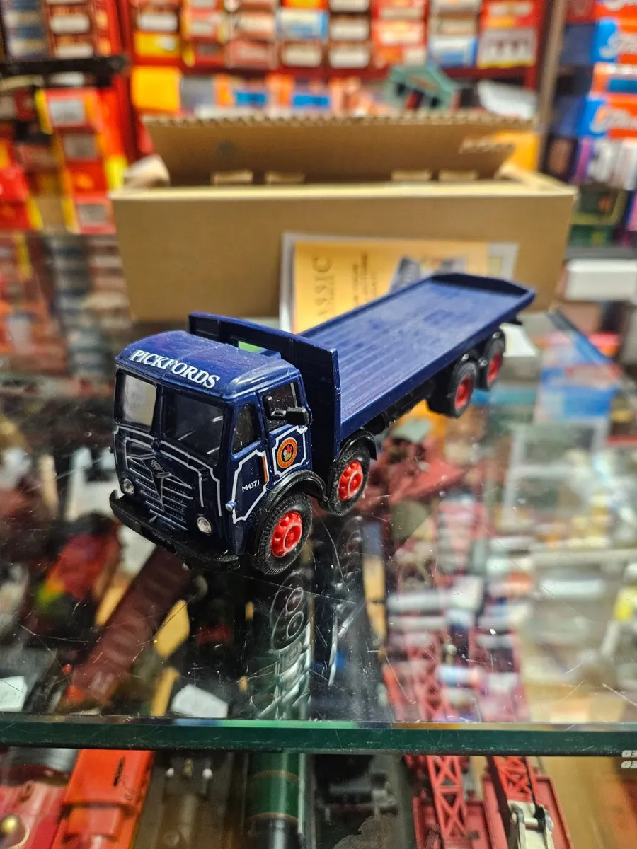 Corgi Pickfords Truck - Image 1