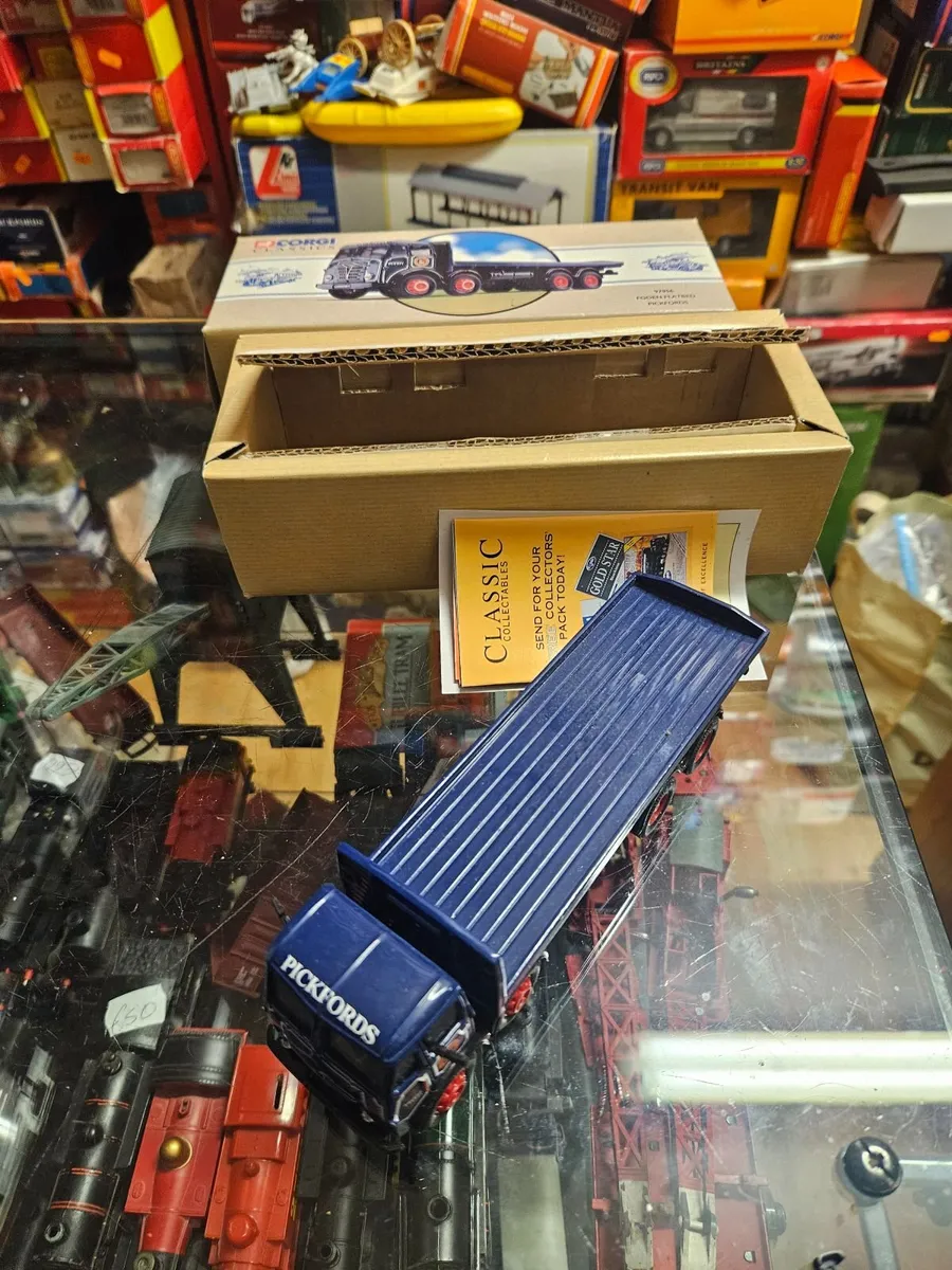 Corgi Pickfords Truck - Image 3