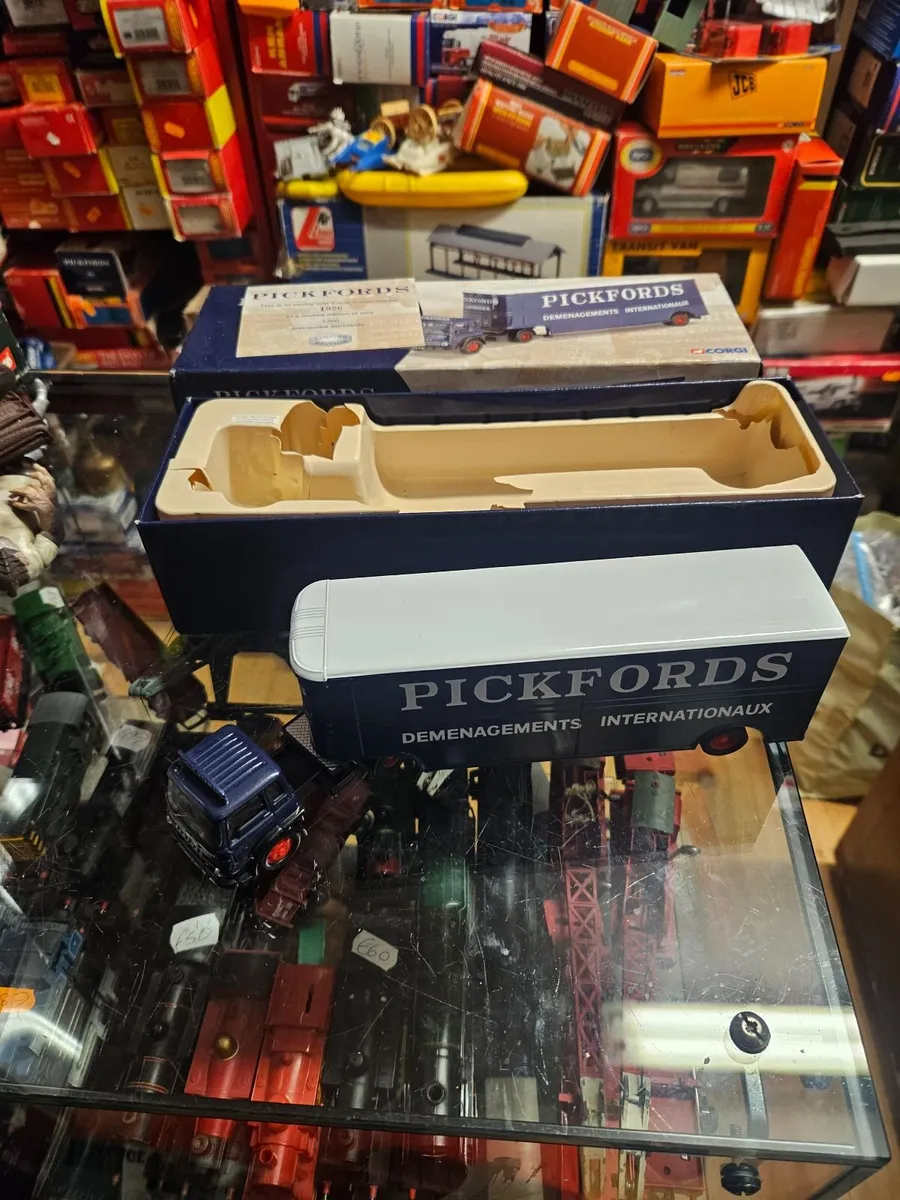 Corgi Pickfords Truck - Image 1