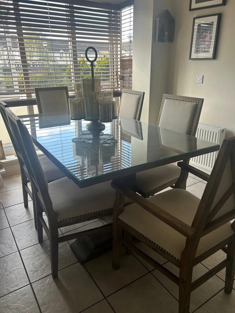 Kitchen table and chairs - Image 2