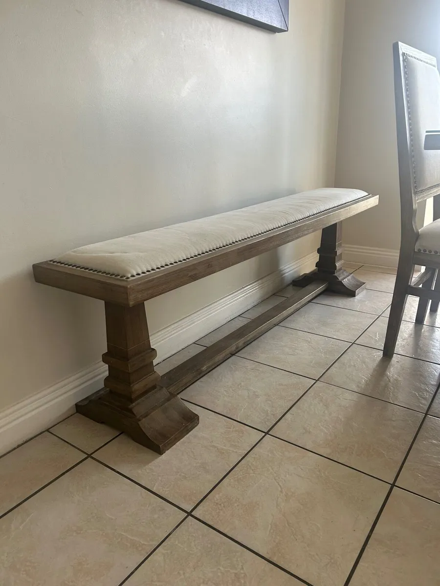 Kitchen table and chairs - Image 4