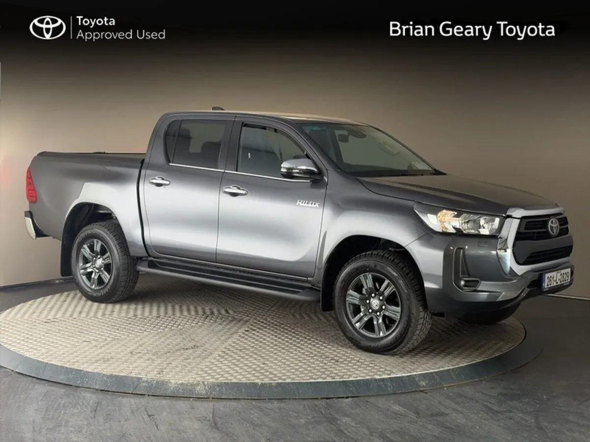 Toyota Hilux 2.8 MHEV SR5 AUTO - Image 1