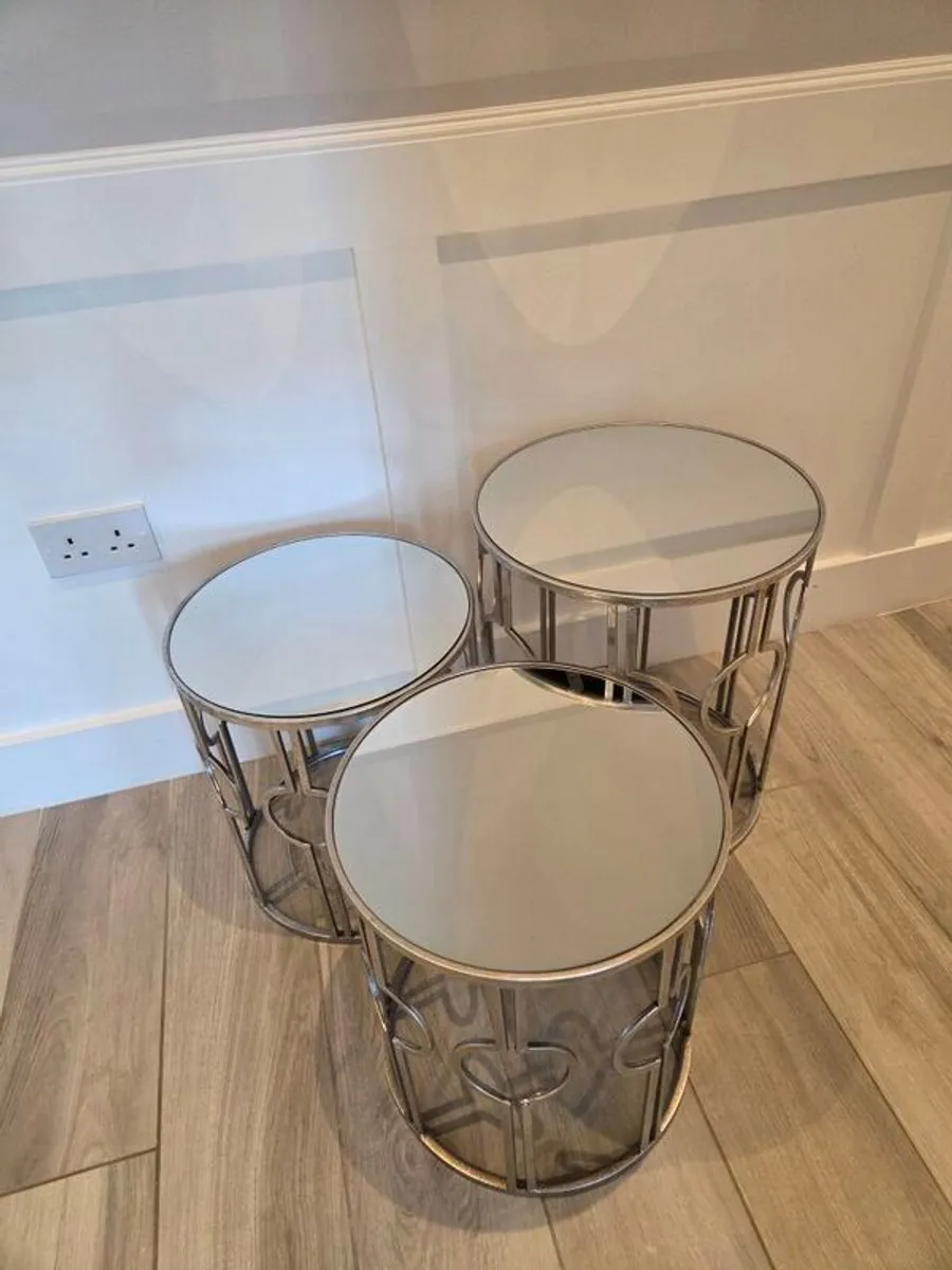 Set of side tables - Image 2