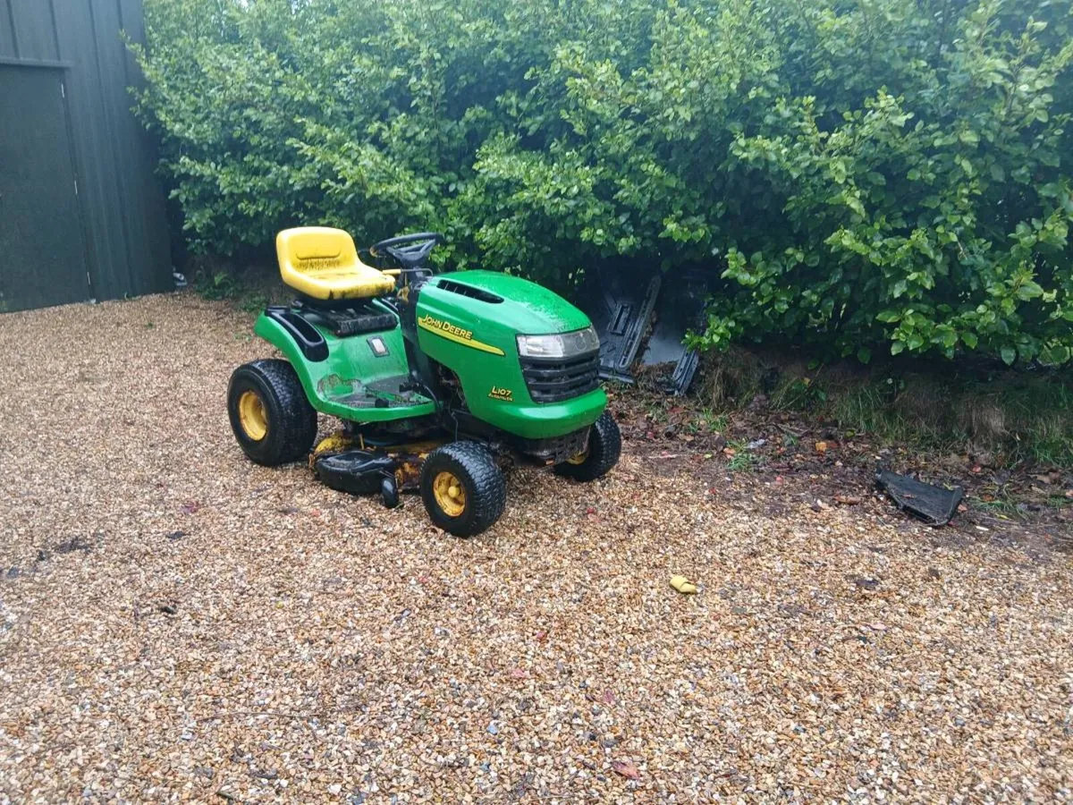 John deer ride on mower  L107