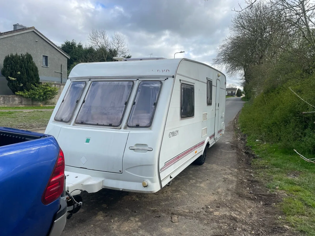 4 berth caravan - Image 1