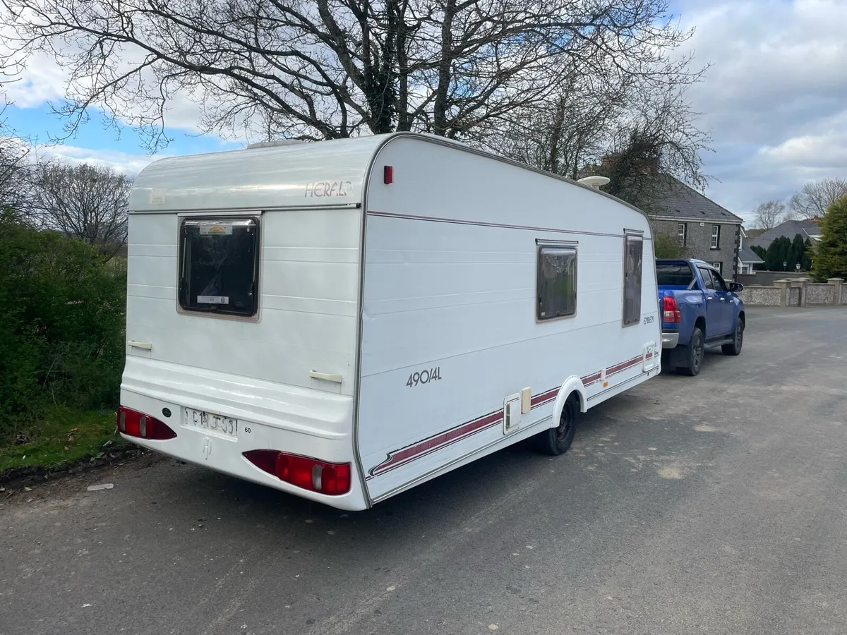 4 berth caravan - Image 4