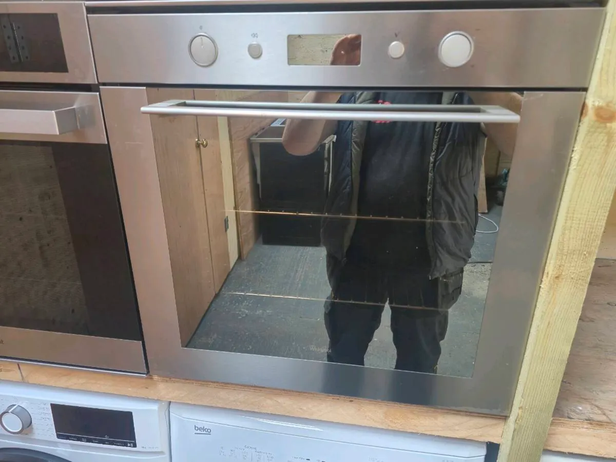 Whirlpool Built-In Single Electric Oven - Image 2