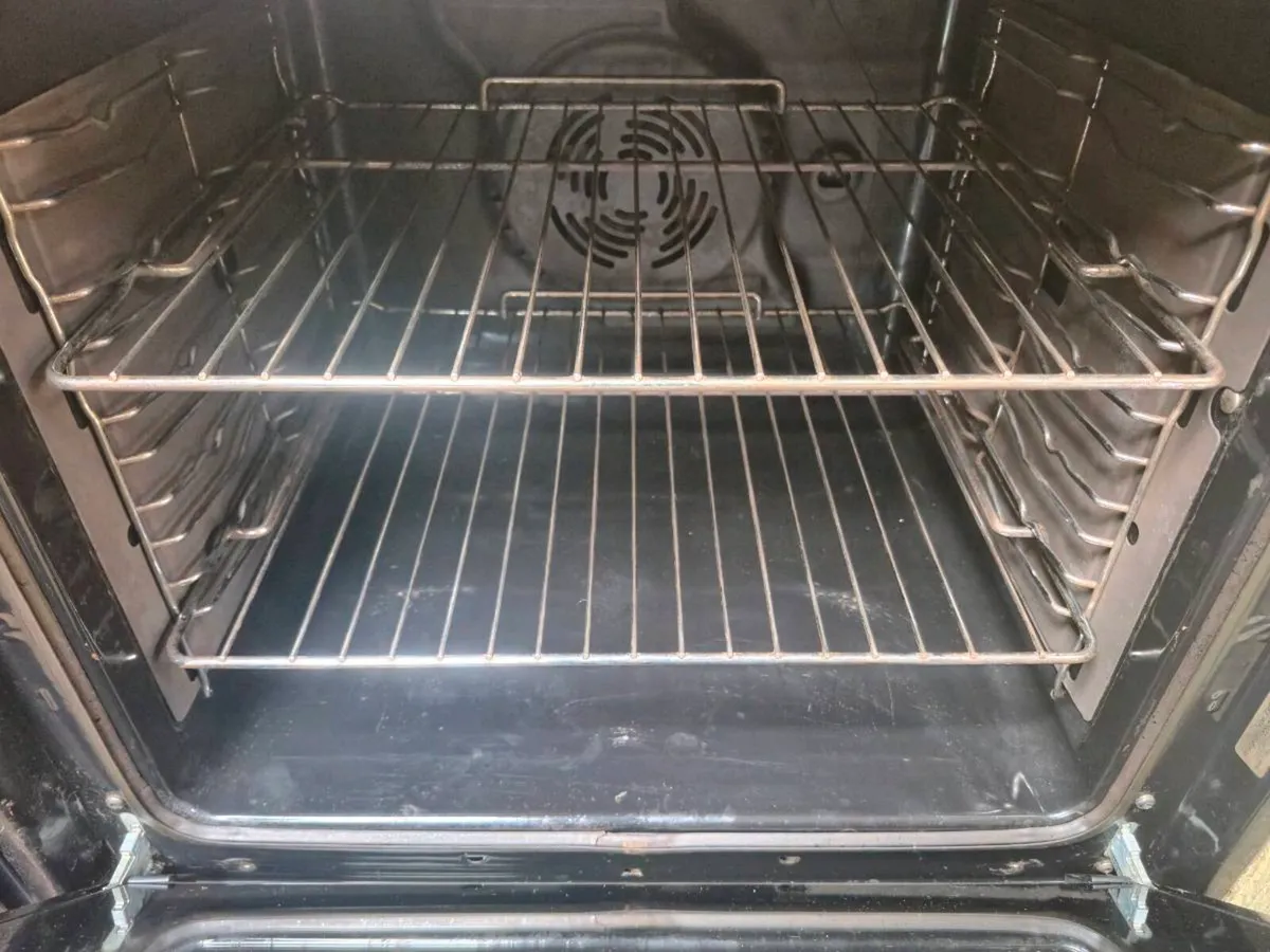 Whirlpool Built-In Single Electric Oven - Image 4