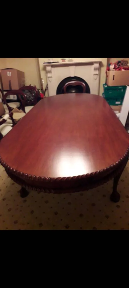 Dining room table - Image 1
