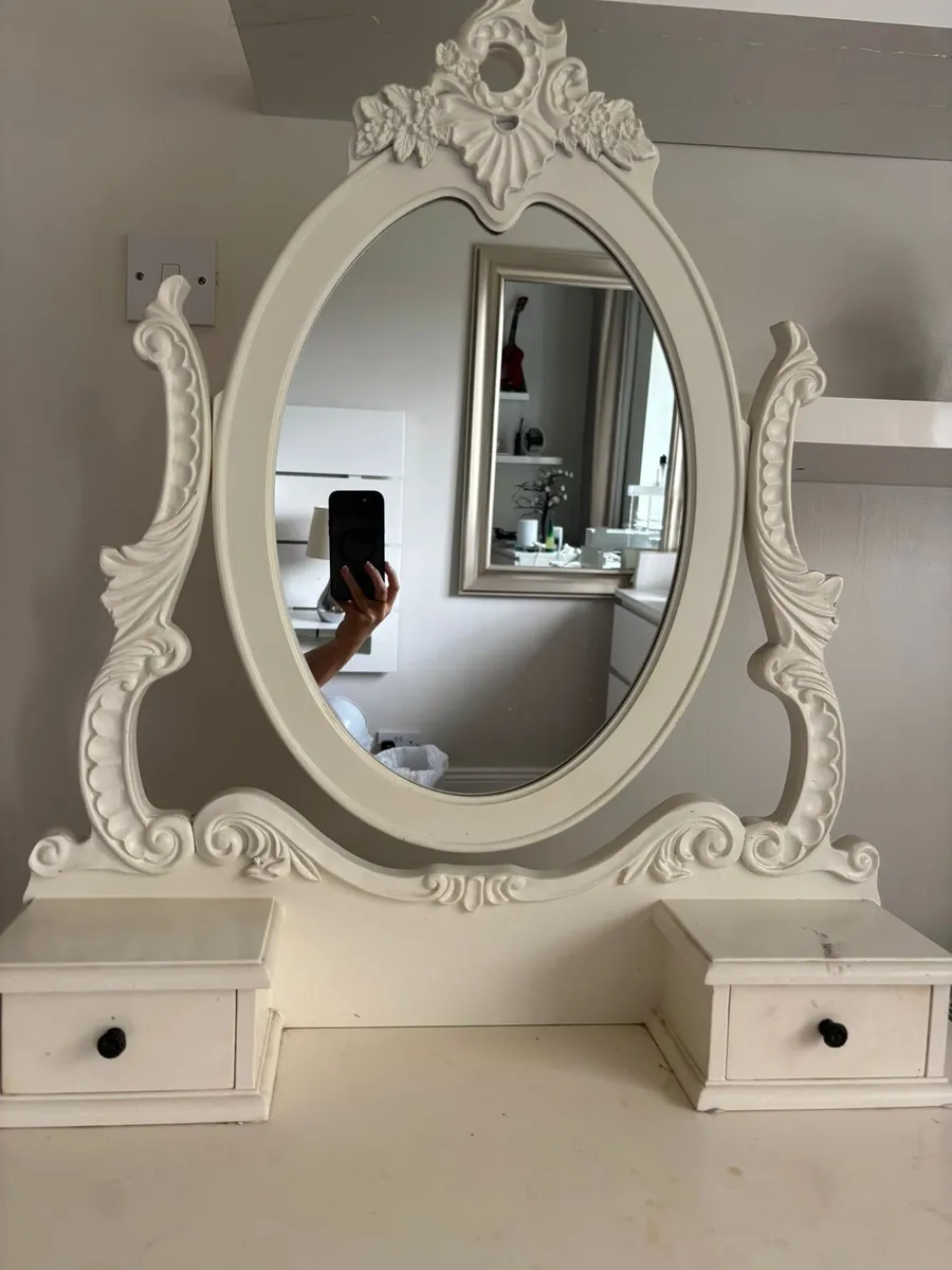 Vanity table - Image 2