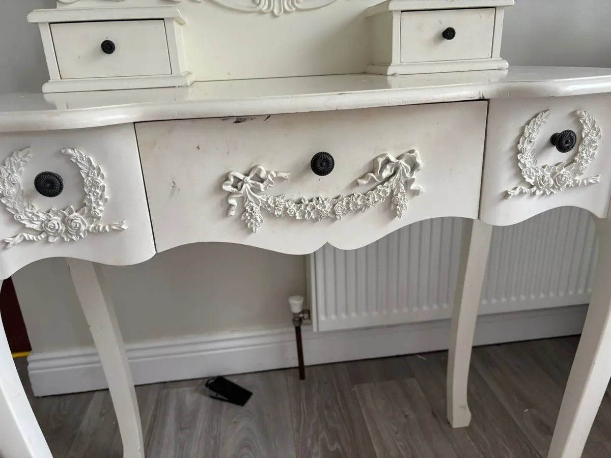 Vanity table - Image 3