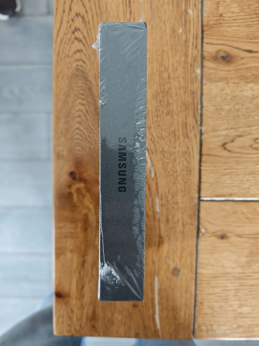 BRAND NEW Samsung S26 256GB Smartphone in the box - Image 3