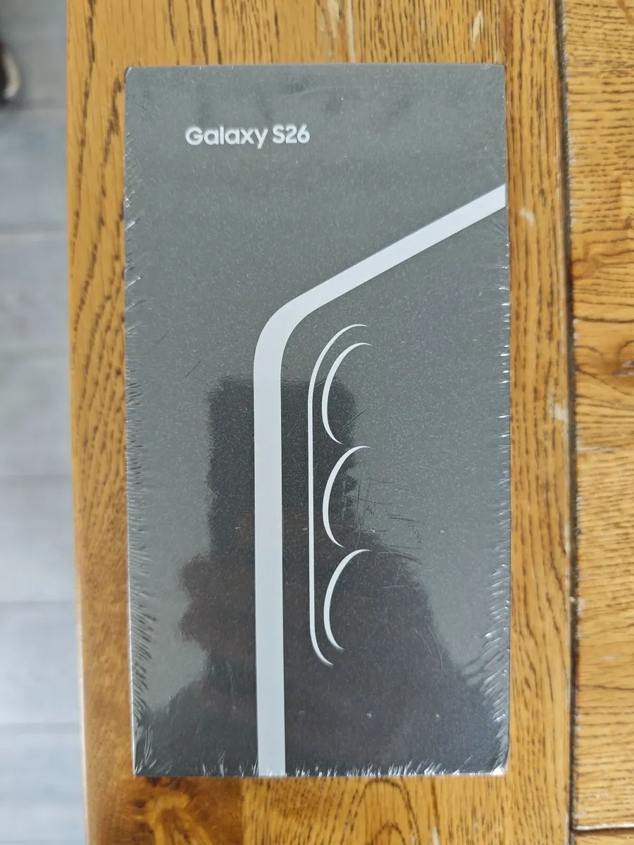 BRAND NEW Samsung S26 256GB Smartphone in the box - Image 4