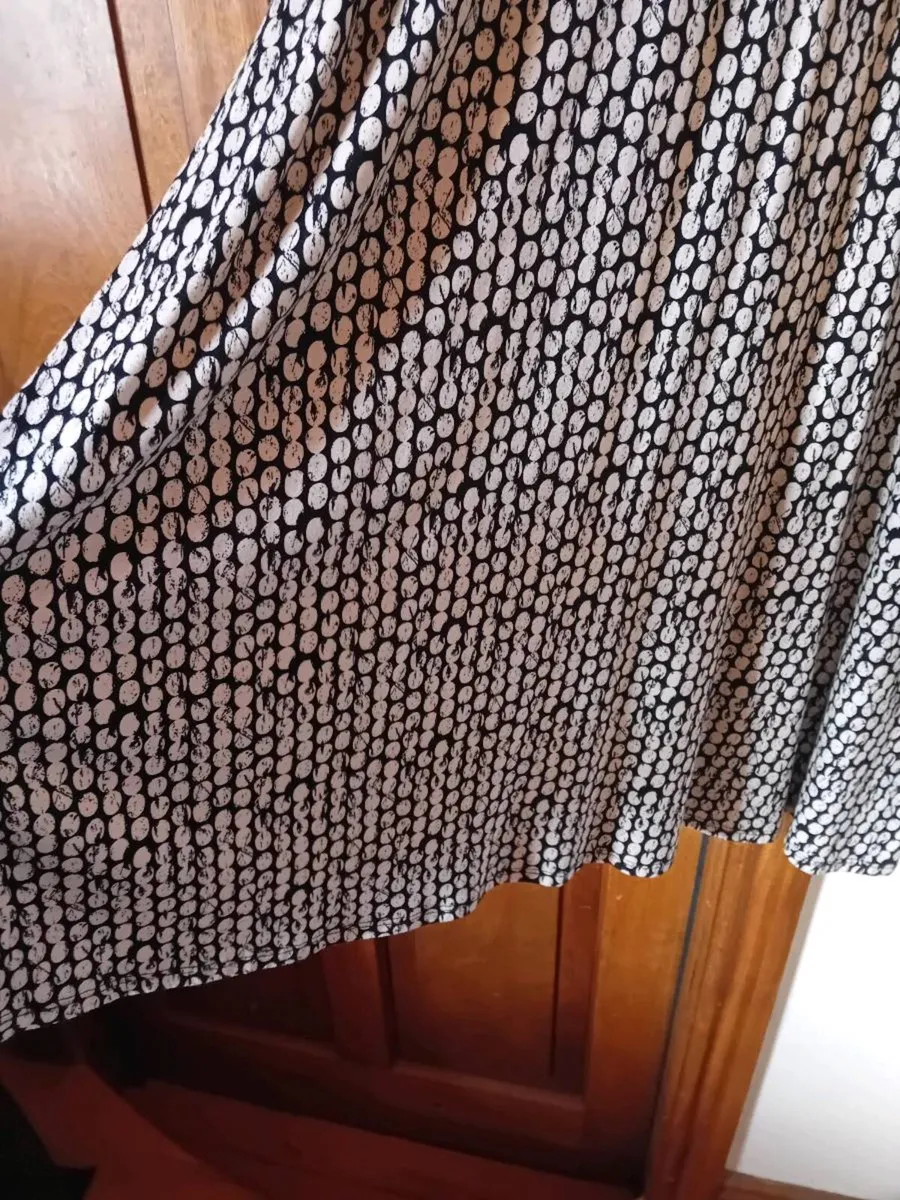 Ladies Long Sleeve Dress -Size 18 - Image 4