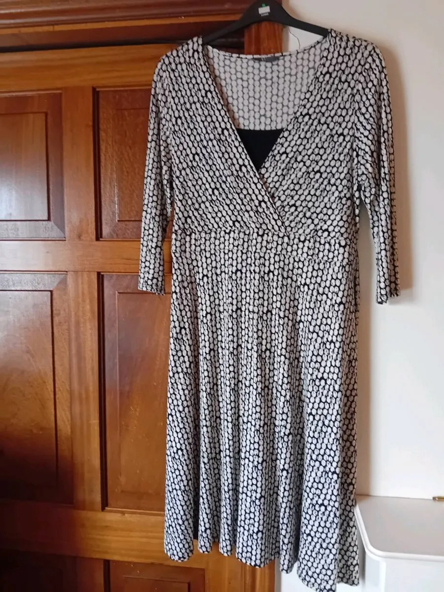 Ladies Long Sleeve Dress -Size 18 - Image 1