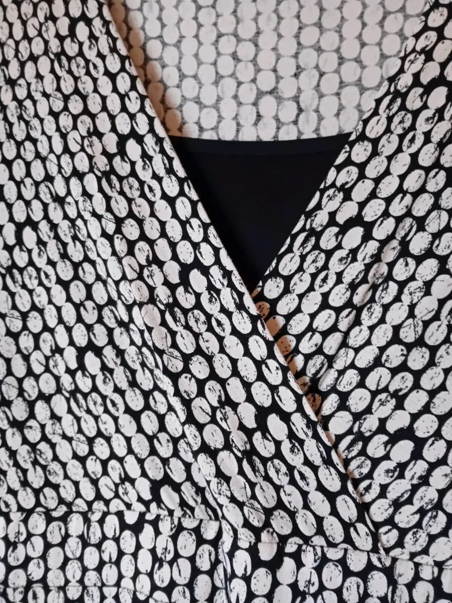 Ladies Long Sleeve Dress -Size 18 - Image 3