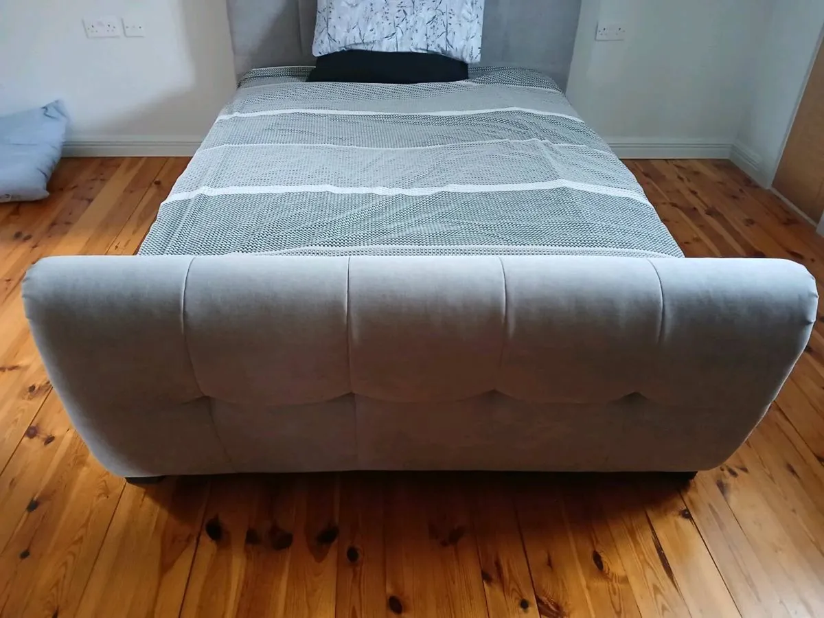 Double bed 4ft 6 - Image 1