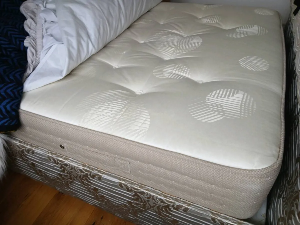 Double bed 4ft 6 - Image 4