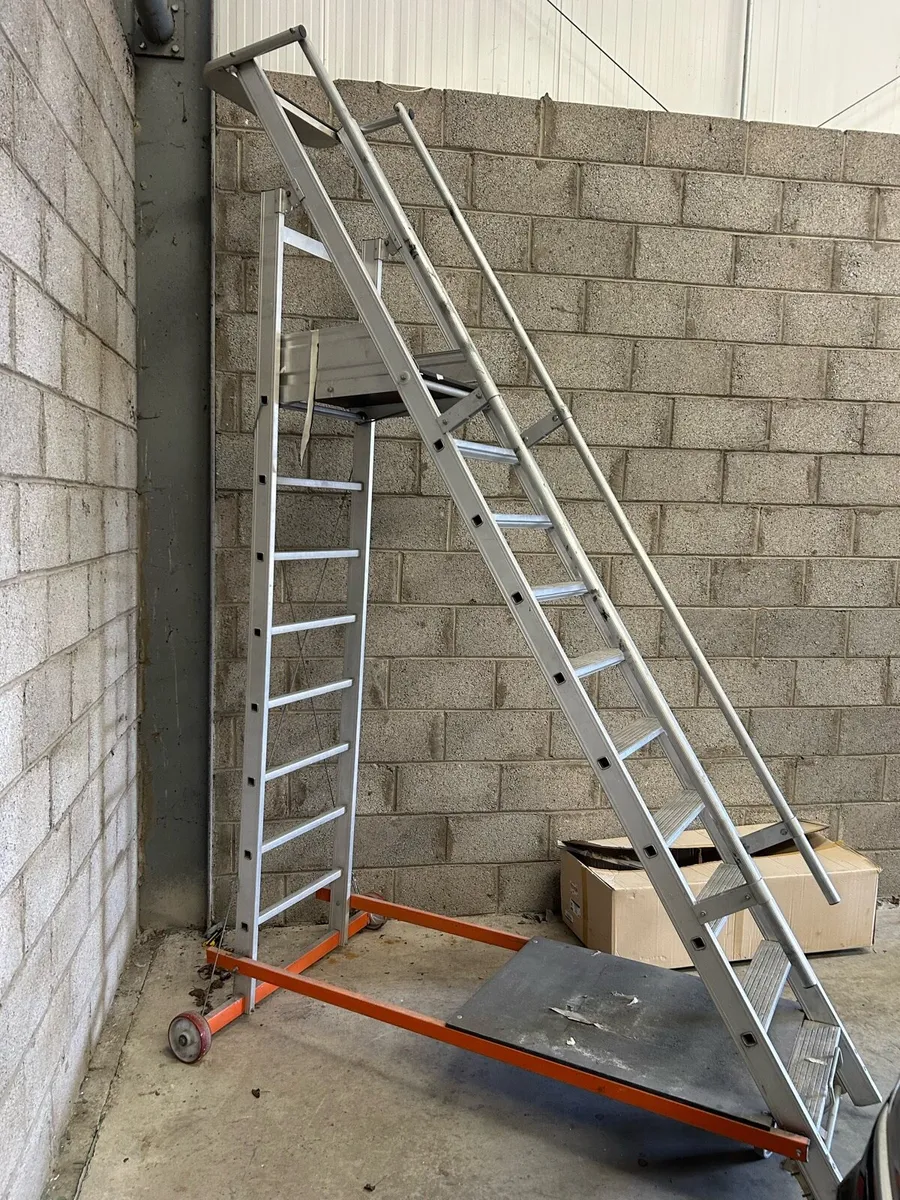 Mobile Platform warehouse steps - Image 1