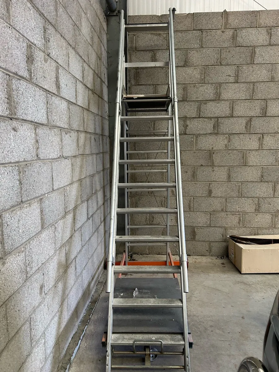 Mobile Platform warehouse steps - Image 2