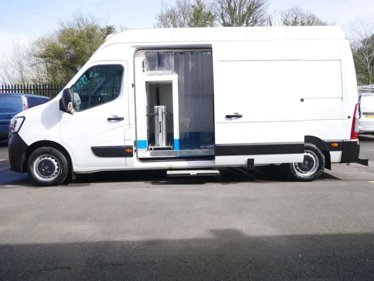 2021 Renault Master Refrigerated Van - Image 2