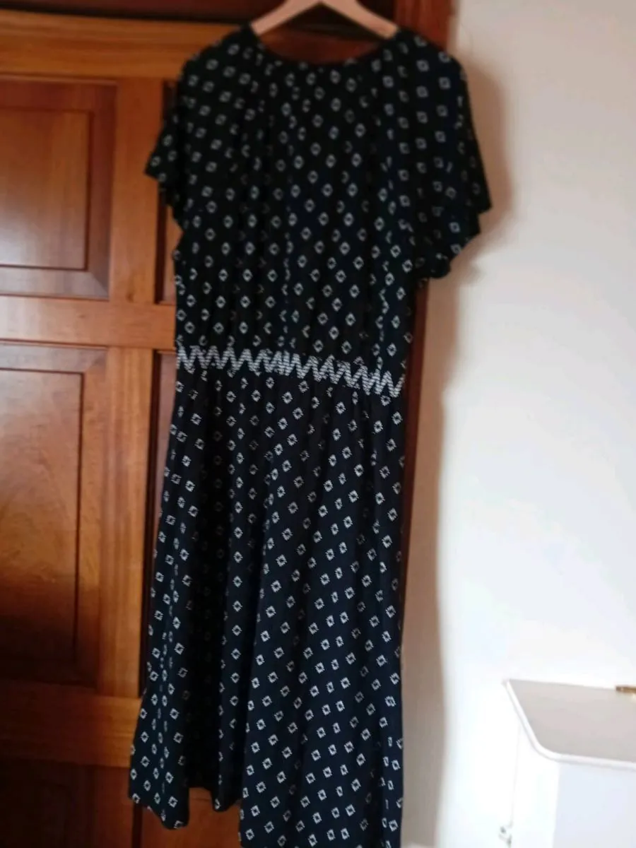 Ladies Short Sleeve Dress  - Large - Image 2